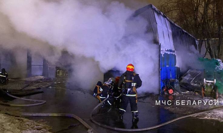 Пожар на стройке национального стадиона. Фото МЧС Беларуси