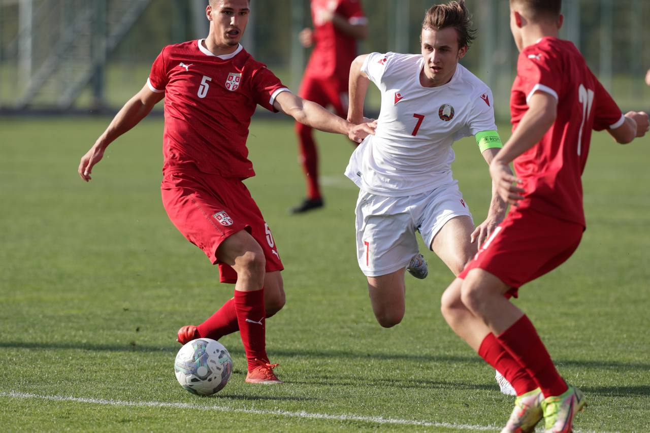 Юношеская сборная Беларуси (U-17) обыграла сербов в дебютном матче элитного раунда чемпионата Европы