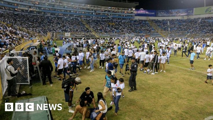 Традегия на стадионе "Кускатлан" в Сальвадоре