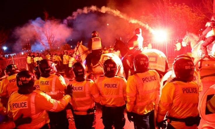 Полиция Бирмингема против фанатов "Легии". Фото Reuters