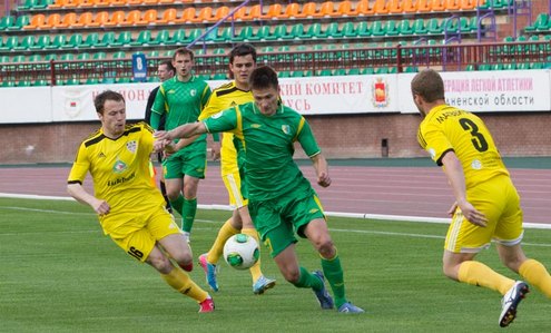 ЧБ-2014. Неман - Шахтер - 3:0. С мячом Егор Зубович. Фото Ярослава Ванюкевича ЧБ-2014. Неман - Шахтер - 3:0. С мячом Егор Зубович. Фото Ярослава Ванюкевича
