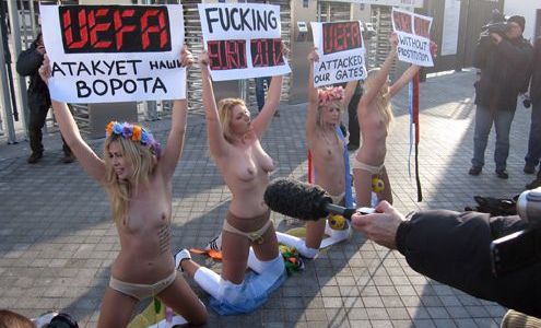 Феминистки протестуют против чемпионата Европы в Киеве. Фото - sovsport.ru