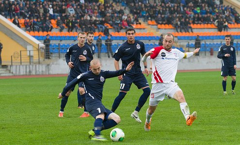 ЧБ-2014. Днепр - Минск - 1:1. С мячом Михаил Козлов. Фото Галины Гаврилович ЧБ-2014. Днепр - Минск - 1:1. С мячом Михаил Козлов. Фото Галины Гаврилович
