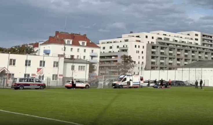 В Австрии футболиста, потерявшего сознание, эвакуировал вертолет, игрок в коме