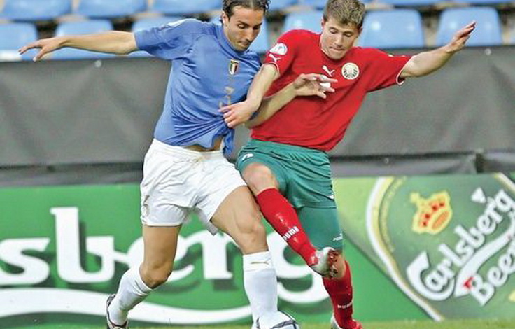Италия - Беларусь на ЧЕ-2004 (U-21). Вячеслав Глеб и Эмилиано Моретти. Фото "Беларусь сегодня" Италия - Беларусь на ЧЕ-2004 (U-21). Вячеслав Глеб и Эмилиано Моретти. Фото "Беларусь сегодня"