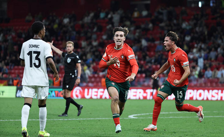 ЕВРО-2025 (U-17). 3-й тур. Португалия - Германия - 2:1 ЕВРО-2025 (U-17). 3-й тур. Португалия - Германия - 2:1