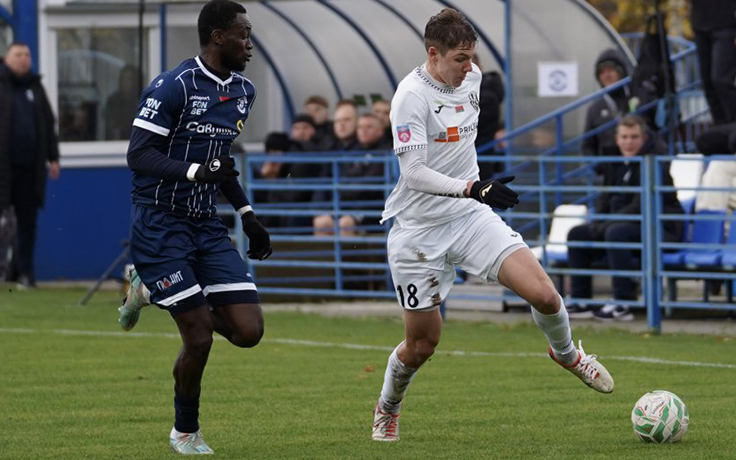 ЧБ-2025. Ислочь - Динамо (Брест). Адевале Оладойе и Кирилл Гоманов. Фото ФК "Ислочь"