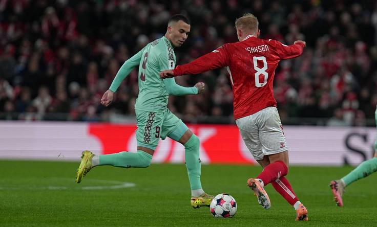 Квалификация ЧМ-2026. Дания - Беларусь. Макс Эбонг и Густав Танг Исаксен. Фото АБФФ