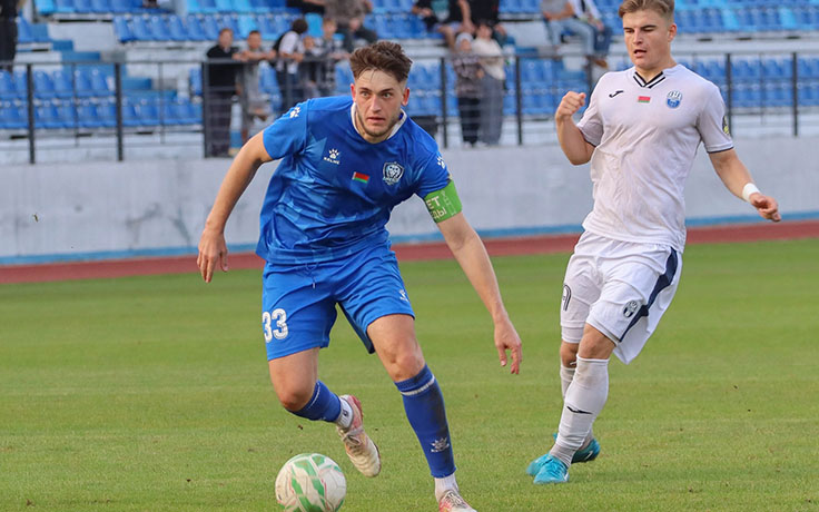 Первая лига (2025). Днепр - Волна. С мячом Красимир Капов. Фото ФК "Днепр"