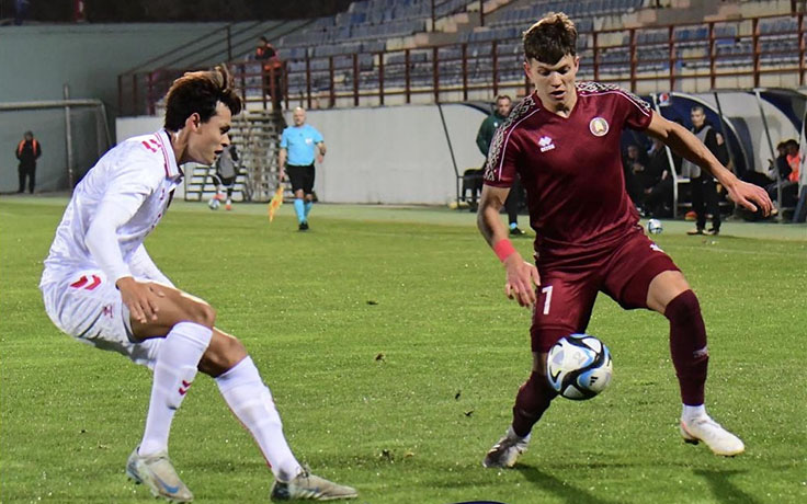 Отбор ЧЕ (U-21). Беларусь - Дания. С мячом Глеб Кучко. Фото БФФ