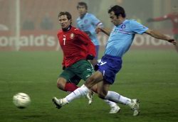 21.11.2007. ЕВРО-2008. Беларусь - Голландия - 2:1. Виталий Булыга (в красном). Фото - photo.bymedia. 21.11.2007. ЕВРО-2008. Беларусь - Голландия - 2:1. Виталий Булыга (в красном). Фото - photo.bymedia.