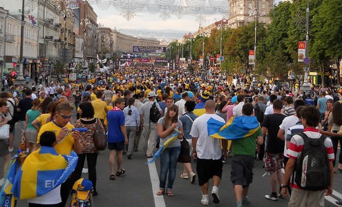 ЕВРО-2012. Болельщики на улице в Киеве ЕВРО-2012. Болельщики на улице в Киеве