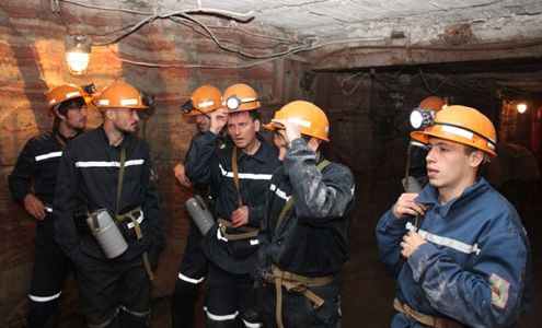 Игроки солигорского "Шахтера" спустились в шахту. Фото - fcshakhter.by