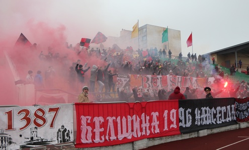 Болельщики "Белшины" празднуют окончание чемпионата 2012. Фото Сергея Латинского