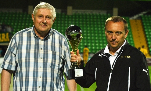 Олег Кубарев и «MaradonaTrophy». Фото - SPORTS.md. Олег Кубарев и «MaradonaTrophy». Фото - SPORTS.md.