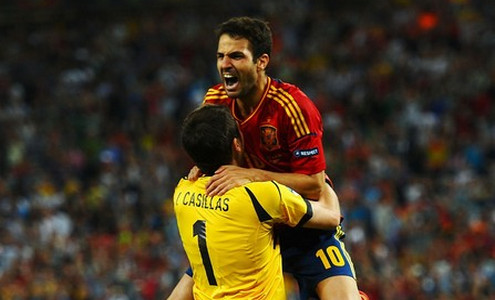 ЕВРО-2012. Португалия - Испания. Фабрегас и Касильяс. Фото daylife.com