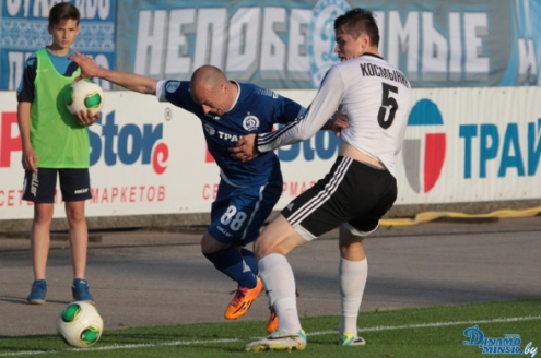 ЧБ-2014. Динамо Мн - Нафтан - 2:1. Ненад Адамович против Владислава Космынина. Фото dinamo-minsk.by ЧБ-2014. Динамо Мн - Нафтан - 2:1. Ненад Адамович против Владислава Космынина. Фото dinamo-minsk.by