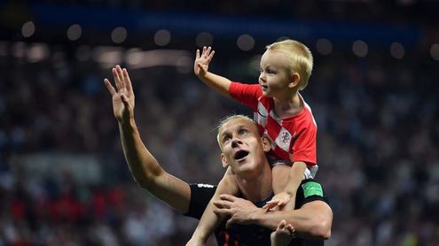 ЧМ-2018. Хорватия - Англия - 2:1. Домагой Вида с сыном. Фото Getty Images ЧМ-2018. Хорватия - Англия - 2:1. Домагой Вида с сыном. Фото Getty Images