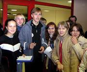 Александр Лухвич с поклонницами Александр Лухвич с поклонницами