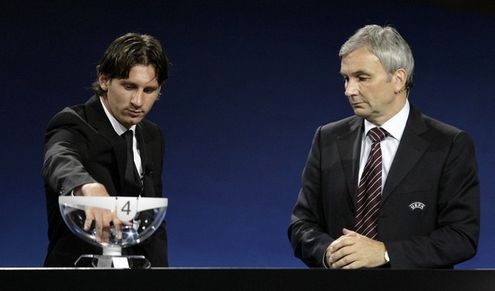 Жеребьевка группового раунда Лиги чемпионов 2009/2010 в Монако. Фото REUTERS Жеребьевка группового раунда Лиги чемпионов 2009/2010 в Монако. Фото REUTERS