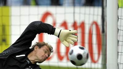 Хорватия-Германия. Йенс Леманн пропускает второй гол. Фото - uefa.com.