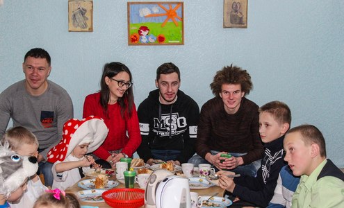 Футболисты «Ислочи» приняли участие в акции «Футбол - детям». Фото fcisloch.by Футболисты «Ислочи» приняли участие в акции «Футбол - детям». Фото fcisloch.by