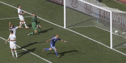 ЧМ-2010. Новая Зеландия - Словакия - 1:1. Гол в ворота Новой Зеландии. Фото Reuters