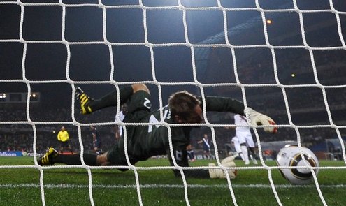 ЧМ-2010. Ошибка вратаря сборной Англии Роберта Грина. Фото Getty Images ЧМ-2010. Ошибка вратаря сборной Англии Роберта Грина. Фото Getty Images