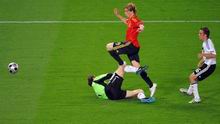 Фернандо Торрес забивает гол в ворота сборной Германии. Фото - uefa.com