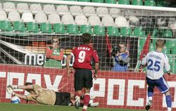 Чемпионат России 2007. Москва - Динамо Москва - 4:1. Жевнов берет пенальти. Фото - fcmoscow.ru Чемпионат России 2007. Москва - Динамо Москва - 4:1. Жевнов берет пенальти. Фото - fcmoscow.ru