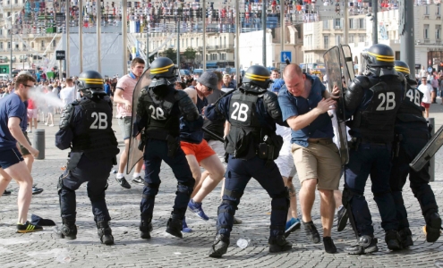 Столкновения английских и российских фанатов в Марселе. Фото Getty Images