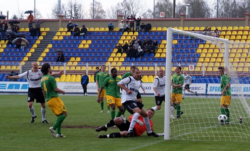 ЧБ-2010. Торпедо - Неман - 2:0. Гол в ворота Немана. Фото Павла Алтунина