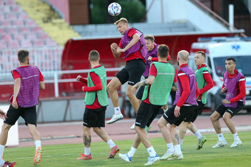 Национальная сборная Беларуси на тренировке в сербском Новом-Саде