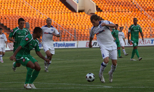 ЛЕ-2010/2011. Динамо Минск - Маккаби Хайфа - 3:1. Голевой пас Путило. Фото Екатерины Завадской ЛЕ-2010/2011. Динамо Минск - Маккаби Хайфа - 3:1. Голевой пас Путило. Фото Екатерины Завадской