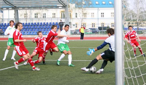 ЧБ-2009. Гранит - Гомель - 0:2. Голевой удар Майкона Калижури. Фото Руслана Маркевича ЧБ-2009. Гранит - Гомель - 0:2. Голевой удар Майкона Калижури. Фото Руслана Маркевича