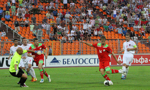 ЕВРО-2012. Беларусь - Люксембург - 2:0. Антон Путило забивает второй мяч. Фото Екатерины Завадской ЕВРО-2012. Беларусь - Люксембург - 2:0. Антон Путило забивает второй мяч. Фото Екатерины Завадской