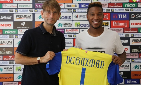 Джонатан де Гузман. Фото chievoverona.it Джонатан де Гузман. Фото chievoverona.it