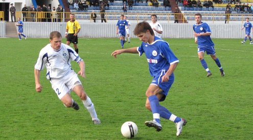 ЧБ-2008. Днепр - Динамо Бр. - 2:1. Е.Капов (слева) и Д.Мозолевский. Фото - Алексей Галицкий.