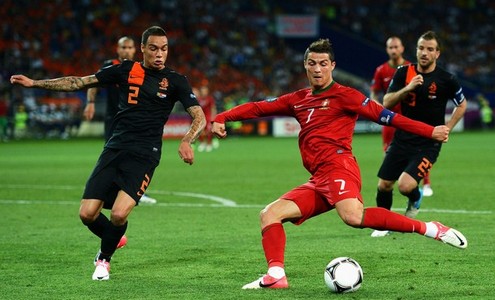 ЕВРО-2012. Португалия - Голландия. Криштиану Роналдо (справа). Фото Getty Images