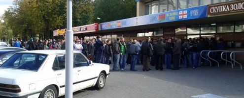 Очередь за билетами на матч БАТЭ - "Бавария". Фото - euroradio.fm Очередь за билетами на матч БАТЭ - "Бавария". Фото - euroradio.fm