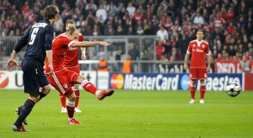 ЛЧ-2009/2010. Бавария - Лион - 1:0. Роббен забивает гол. Фото GETTY IMAGES